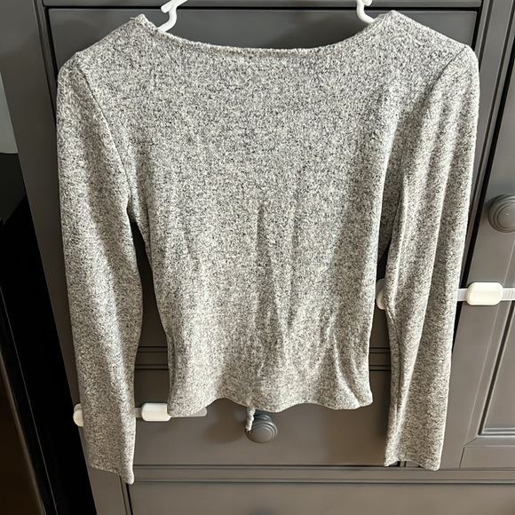 Grey top - Picture 2 of 4